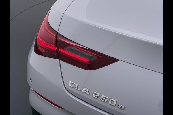 Mercedes-Benz CLA-Klasse 250 e AMG line | Alpinegrijs Pano HUD Memory 360 Camera