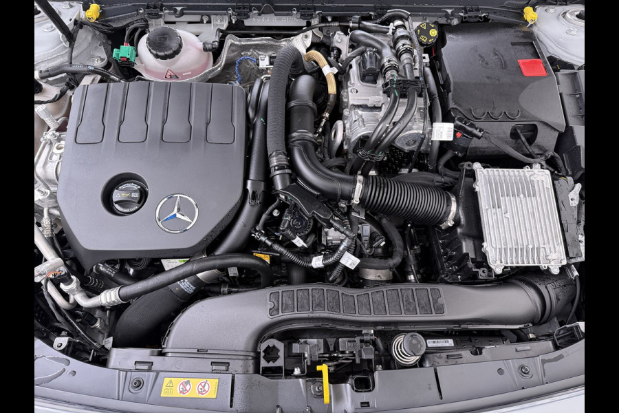 Mercedes-Benz CLA-Klasse 250 e AMG line | Alpinegrijs Pano HUD Memory 360 Camera