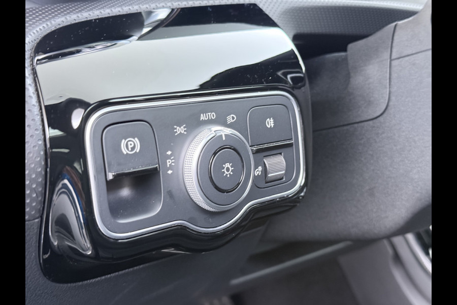 Mercedes-Benz CLA-Klasse 250 e AMG line | Alpinegrijs Pano HUD Memory 360 Camera