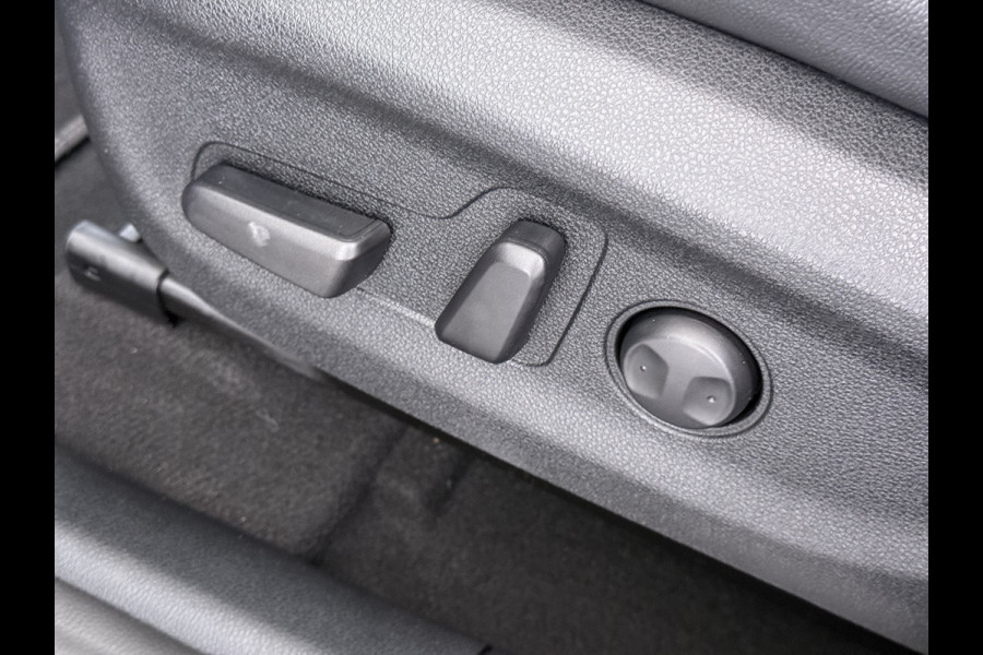 Kia e-Niro 64kWh Leer+Elek.Stoel+Memory+Gekoeld Warmtepomp ExecutiveLine JBL®-Hifi Adap.Cruise Camera Navi Ecc Pdc Stoelverwarming-Koeling SOH 100% Stuurverwarming  Keyless Blind Spot Lane Assist Led Lmv 17" 1e Eigenaar Origineel Nederlandse Auto € 48.000,- nieuw