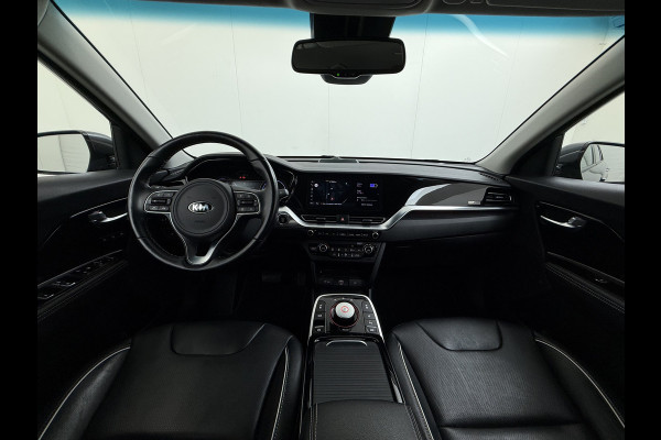 Kia e-Niro 64kWh Leer+Elek.Stoel+Memory+Gekoeld Warmtepomp ExecutiveLine JBL®-Hifi Adap.Cruise Camera Navi Ecc Pdc Stoelverwarming-Koeling SOH 100% Stuurverwarming  Keyless Blind Spot Lane Assist Led Lmv 17" 1e Eigenaar Origineel Nederlandse Auto € 48.000,- nieuw