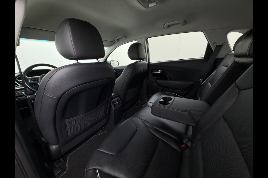 Kia e-Niro 64kWh Leer+Elek.Stoel+Memory+Gekoeld Warmtepomp ExecutiveLine JBL®-Hifi Adap.Cruise Camera Navi Ecc Pdc Stoelverwarming-Koeling SOH 100% Stuurverwarming  Keyless Blind Spot Lane Assist Led Lmv 17" 1e Eigenaar Origineel Nederlandse Auto € 48.000,- nieuw