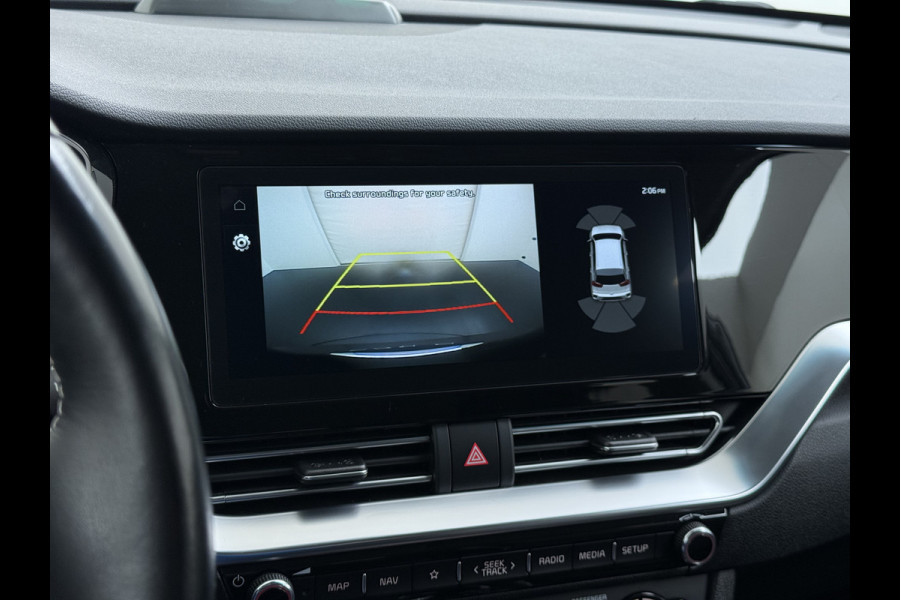 Kia e-Niro 64kWh Leer+Elek.Stoel+Memory+Gekoeld Warmtepomp ExecutiveLine JBL®-Hifi Adap.Cruise Camera Navi Ecc Pdc Stoelverwarming-Koeling SOH 100% Stuurverwarming  Keyless Blind Spot Lane Assist Led Lmv 17" 1e Eigenaar Origineel Nederlandse Auto € 48.000,- nieuw