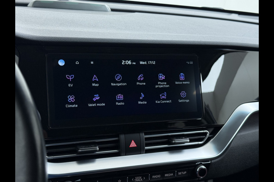 Kia e-Niro 64kWh Leer+Elek.Stoel+Memory+Gekoeld Warmtepomp ExecutiveLine JBL®-Hifi Adap.Cruise Camera Navi Ecc Pdc Stoelverwarming-Koeling SOH 100% Stuurverwarming  Keyless Blind Spot Lane Assist Led Lmv 17" 1e Eigenaar Origineel Nederlandse Auto € 48.000,- nieuw