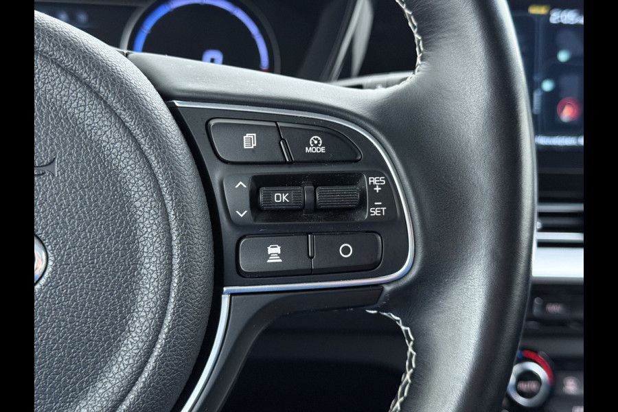 Kia e-Niro 64kWh Leer+Elek.Stoel+Memory+Gekoeld Warmtepomp ExecutiveLine JBL®-Hifi Adap.Cruise Camera Navi Ecc Pdc Stoelverwarming-Koeling SOH 100% Stuurverwarming  Keyless Blind Spot Lane Assist Led Lmv 17" 1e Eigenaar Origineel Nederlandse Auto € 48.000,- nieuw