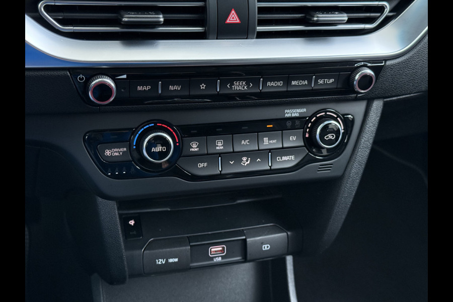 Kia e-Niro 64kWh Leer+Elek.Stoel+Memory+Gekoeld Warmtepomp ExecutiveLine JBL®-Hifi Adap.Cruise Camera Navi Ecc Pdc Stoelverwarming-Koeling SOH 100% Stuurverwarming  Keyless Blind Spot Lane Assist Led Lmv 17" 1e Eigenaar Origineel Nederlandse Auto € 48.000,- nieuw