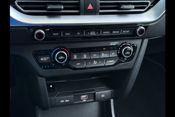 Kia e-Niro 64kWh Leer+Elek.Stoel+Memory+Gekoeld Warmtepomp ExecutiveLine JBL®-Hifi Adap.Cruise Camera Navi Ecc Pdc Stoelverwarming-Koeling SOH 100% Stuurverwarming  Keyless Blind Spot Lane Assist Led Lmv 17" 1e Eigenaar Origineel Nederlandse Auto € 48.000,- nieuw