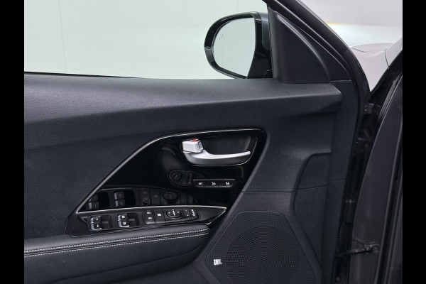 Kia e-Niro 64kWh Leer+Elek.Stoel+Memory+Gekoeld Warmtepomp ExecutiveLine JBL®-Hifi Adap.Cruise Camera Navi Ecc Pdc Stoelverwarming-Koeling SOH 100% Stuurverwarming  Keyless Blind Spot Lane Assist Led Lmv 17" 1e Eigenaar Origineel Nederlandse Auto € 48.000,- nieuw