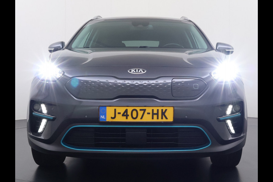 Kia e-Niro 64kWh Leer+Elek.Stoel+Memory+Gekoeld Warmtepomp ExecutiveLine JBL®-Hifi Adap.Cruise Camera Navi Ecc Pdc Stoelverwarming-Koeling SOH 100% Stuurverwarming  Keyless Blind Spot Lane Assist Led Lmv 17" 1e Eigenaar Origineel Nederlandse Auto € 48.000,- nieuw