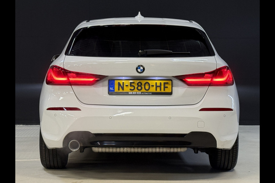 BMW 1-serie 116i Business Edition | Zwarte grill | Apple Carplay | DAB+ | PDC V+A