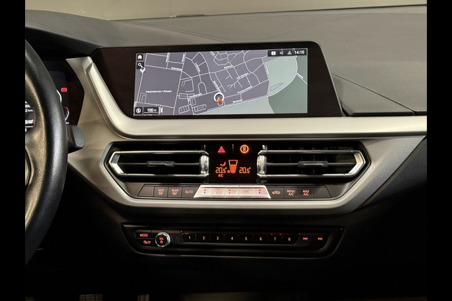 BMW 1-serie 116i Business Edition | Zwarte grill | Apple Carplay | DAB+ | PDC V+A