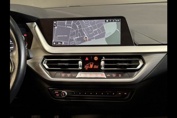 BMW 1-serie 116i Business Edition | Zwarte grill | Apple Carplay | DAB+ | PDC V+A