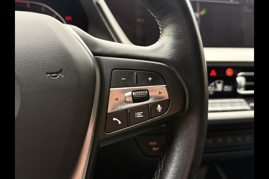 BMW 1-serie 116i Business Edition | Zwarte grill | Apple Carplay | DAB+ | PDC V+A