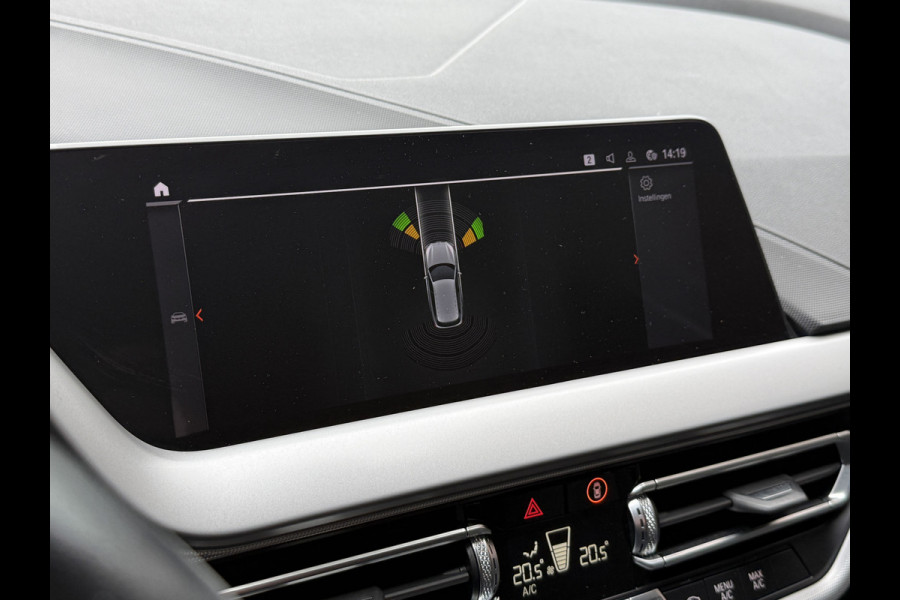 BMW 1-serie 116i Business Edition | Zwarte grill | Apple Carplay | DAB+ | PDC V+A