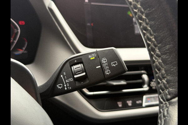 BMW 1-serie 116i Business Edition | Zwarte grill | Apple Carplay | DAB+ | PDC V+A