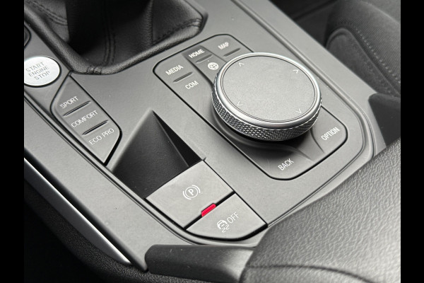 BMW 1-serie 116i Business Edition | Zwarte grill | Apple Carplay | DAB+ | PDC V+A