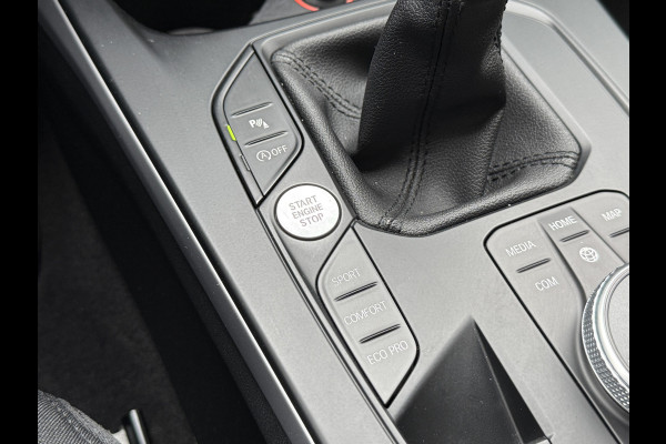 BMW 1-serie 116i Business Edition | Zwarte grill | Apple Carplay | DAB+ | PDC V+A