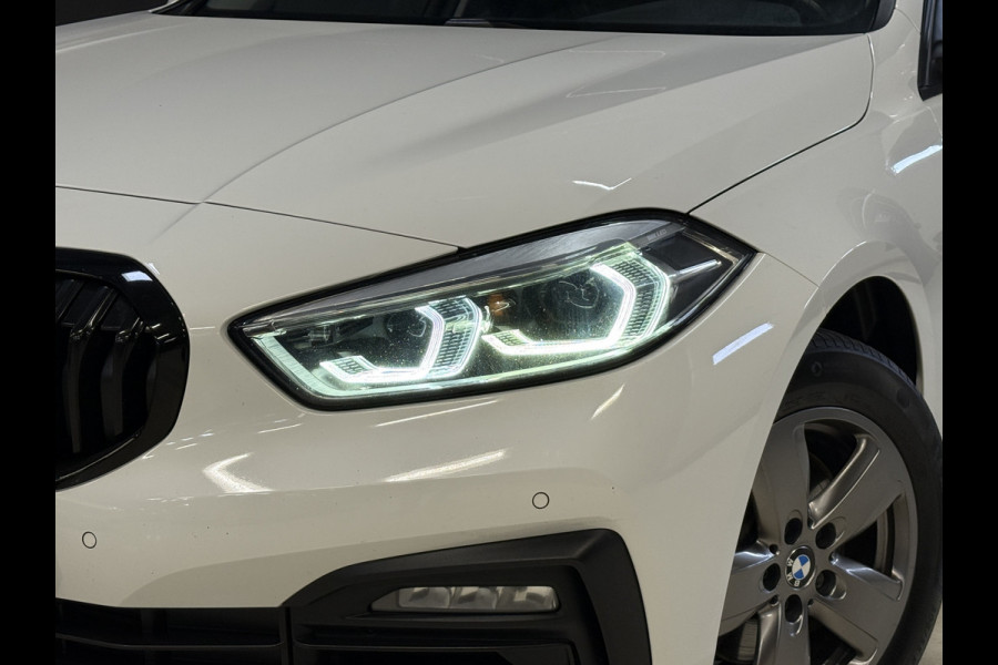 BMW 1-serie 116i Business Edition | Zwarte grill | Apple Carplay | DAB+ | PDC V+A