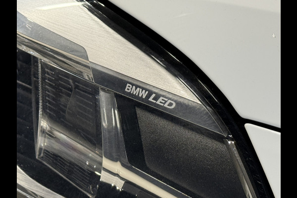 BMW 1-serie 116i Business Edition | Zwarte grill | Apple Carplay | DAB+ | PDC V+A