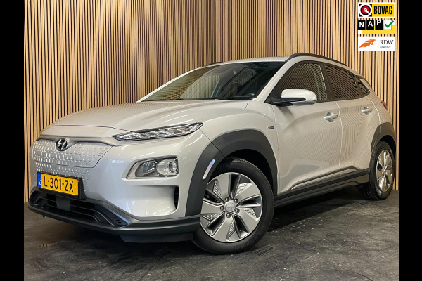Hyundai Kona EV Fashion 64 kWh|100% SOH|FACELIFT|3-FASE|DAKJE|HEAD-UP|ACC|CAMERA|CARPLAY|NAVI|NL- AUTO|NAP|INCL. BTW|1e EIG.|