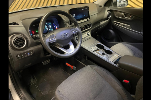 Hyundai Kona EV Fashion 64 kWh|100% SOH|FACELIFT|3-FASE|DAKJE|HEAD-UP|ACC|CAMERA|CARPLAY|NAVI|NL- AUTO|NAP|INCL. BTW|1e EIG.|