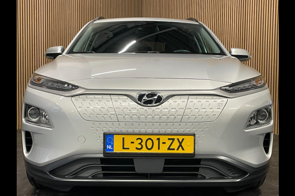 Hyundai Kona EV Fashion 64 kWh|100% SOH|FACELIFT|3-FASE|DAKJE|HEAD-UP|ACC|CAMERA|CARPLAY|NAVI|NL- AUTO|NAP|INCL. BTW|1e EIG.|