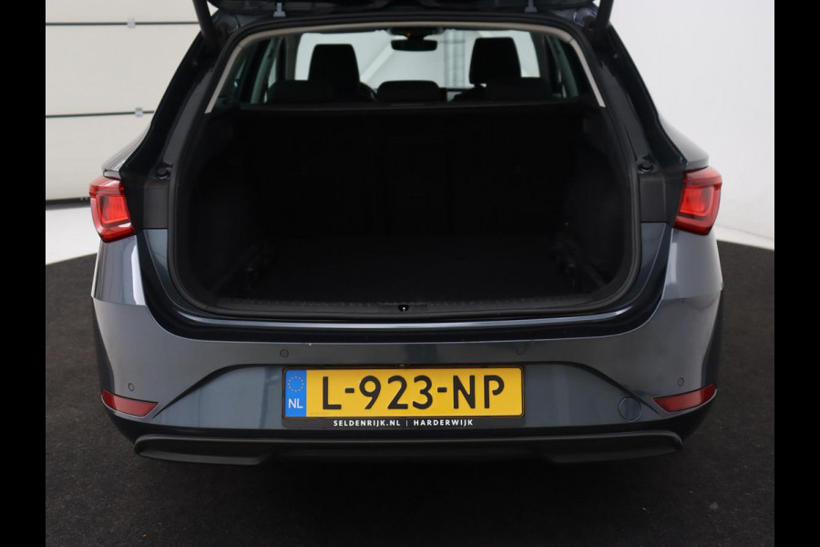 Seat Leon 1.0 TSI Style Intens | Stoelverwarming | Adaptive cruise | Camera | Carplay | Stuurverwarming | Navigatie | Keyless | Parkeerhulp | Climate control | Bluetooth | Full LED