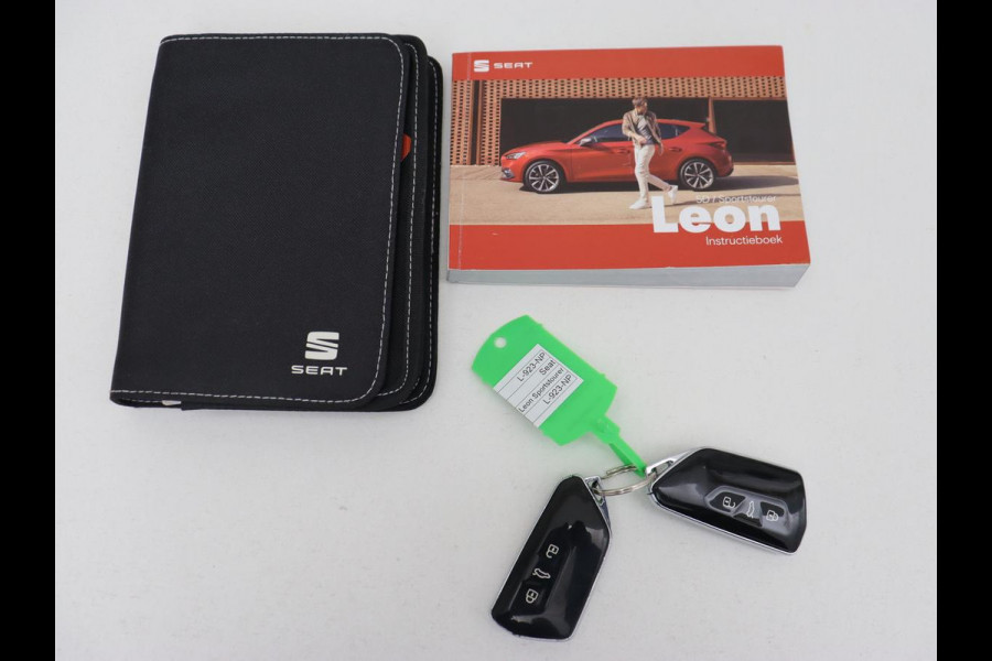 Seat Leon 1.0 TSI Style Intens | Stoelverwarming | Adaptive cruise | Camera | Carplay | Stuurverwarming | Navigatie | Keyless | Parkeerhulp | Climate control | Bluetooth | Full LED