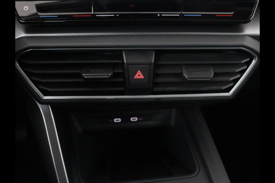 Seat Leon 1.0 TSI Style Intens | Stoelverwarming | Adaptive cruise | Camera | Carplay | Stuurverwarming | Navigatie | Keyless | Parkeerhulp | Climate control | Bluetooth | Full LED