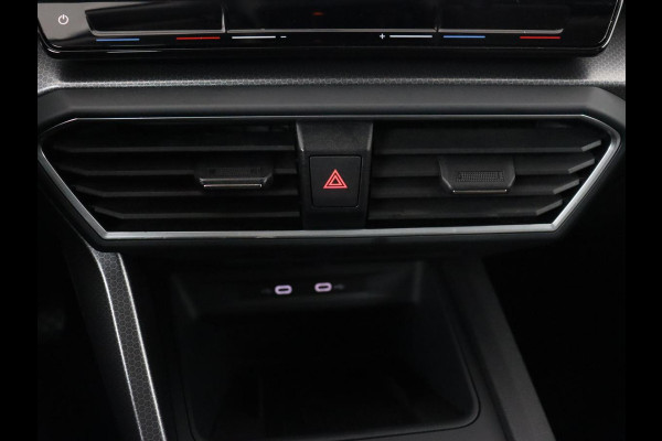 Seat Leon 1.0 TSI Style Intens | Stoelverwarming | Adaptive cruise | Camera | Carplay | Stuurverwarming | Navigatie | Keyless | Parkeerhulp | Climate control | Bluetooth | Full LED