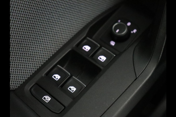 Seat Leon 1.0 TSI Style Intens | Stoelverwarming | Adaptive cruise | Camera | Carplay | Stuurverwarming | Navigatie | Keyless | Parkeerhulp | Climate control | Bluetooth | Full LED