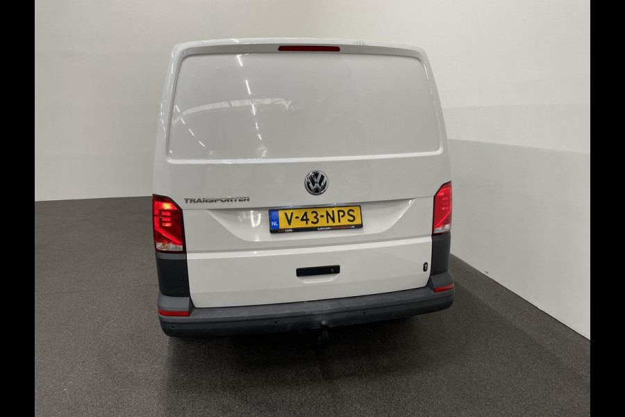 Volkswagen Transporter 2.0 TDI L2H1 28 Airco Cruise Control Apple CarPlay Trekhaak Achterklep
