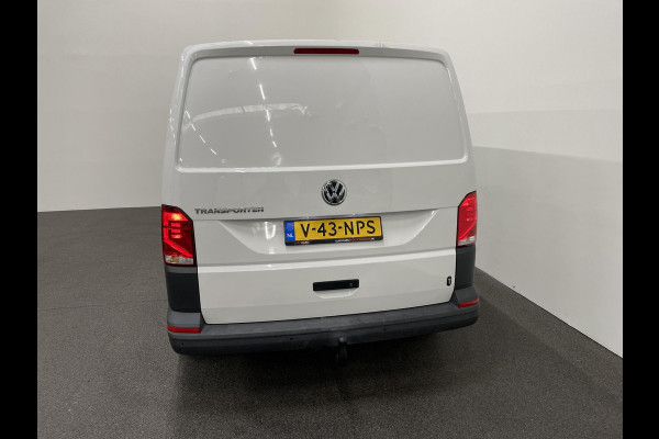 Volkswagen Transporter 2.0 TDI L2H1 28 Airco Cruise Control Apple CarPlay Trekhaak Achterklep
