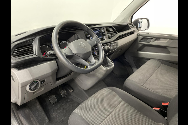 Volkswagen Transporter 2.0 TDI L2H1 28 Airco Cruise Control Apple CarPlay Trekhaak Achterklep
