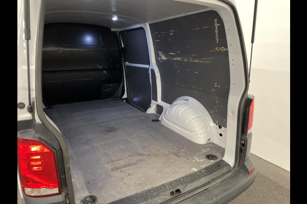 Volkswagen Transporter 2.0 TDI L2H1 28 Airco Cruise Control Apple CarPlay Trekhaak Achterklep