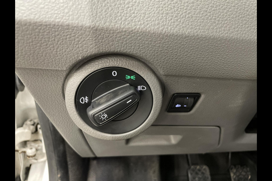 Volkswagen Transporter 2.0 TDI L2H1 28 Airco Cruise Control Apple CarPlay Trekhaak Achterklep