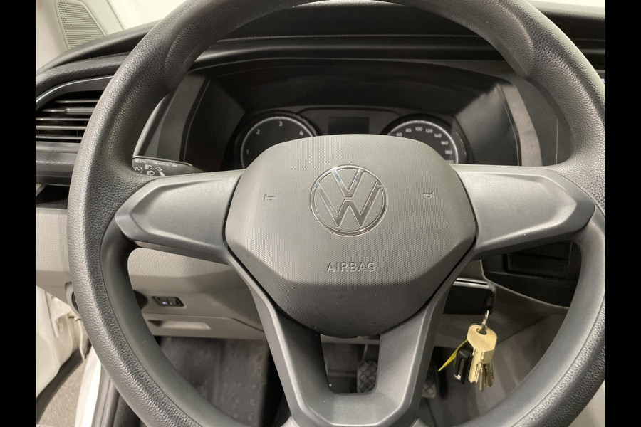 Volkswagen Transporter 2.0 TDI L2H1 28 Airco Cruise Control Apple CarPlay Trekhaak Achterklep