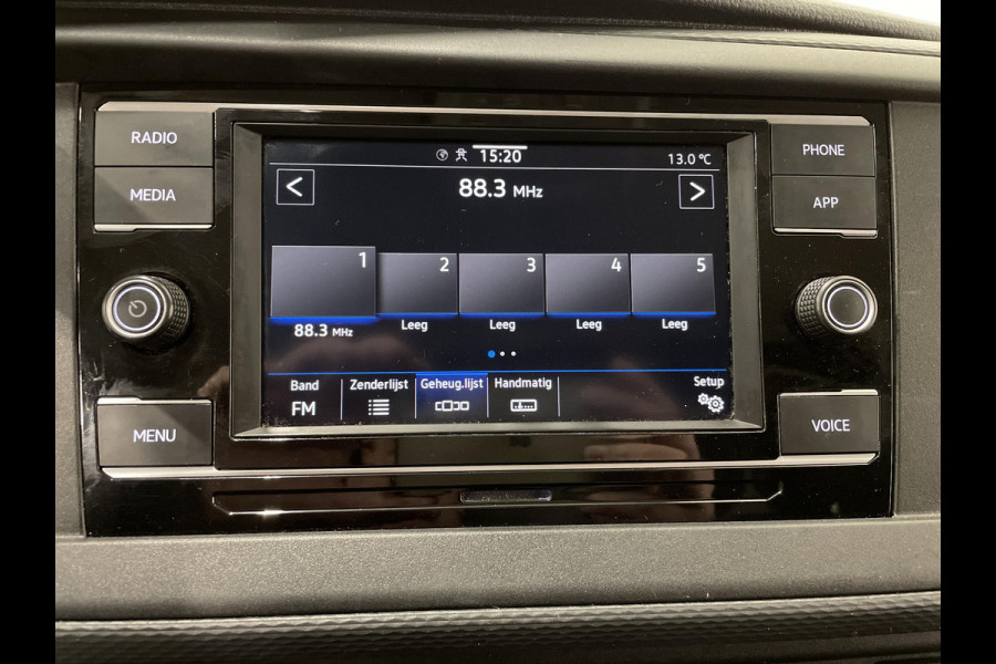 Volkswagen Transporter 2.0 TDI L2H1 28 Airco Cruise Control Apple CarPlay Trekhaak Achterklep