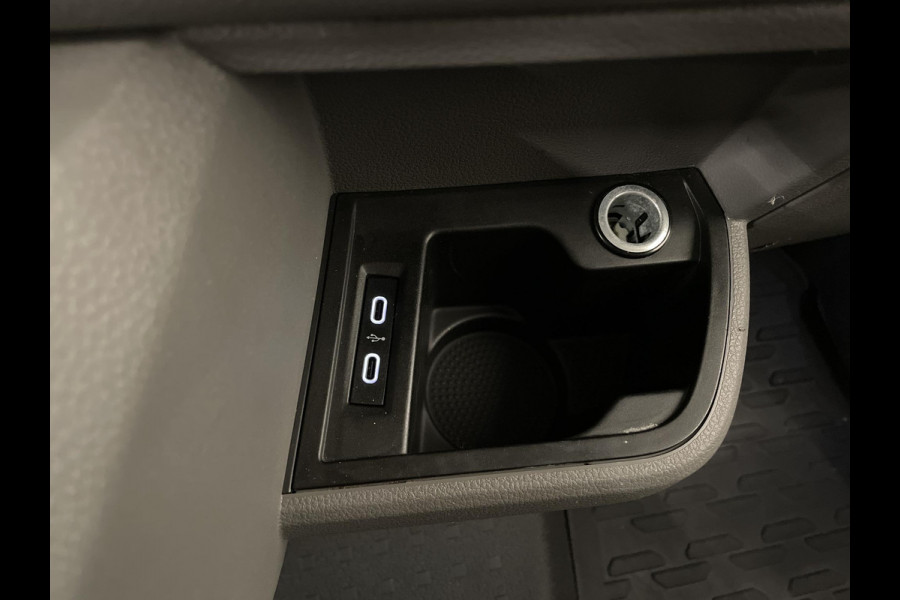 Volkswagen Transporter 2.0 TDI L2H1 28 Airco Cruise Control Apple CarPlay Trekhaak Achterklep