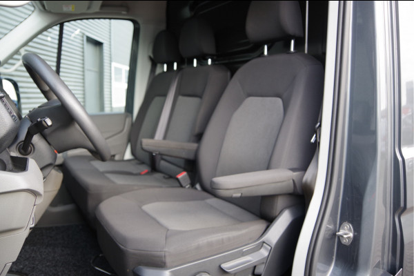Volkswagen Crafter 35 2.0 TDI L3H3 140PK AUT. 3-ZITS, TREKHAAK, CAMERA, NAVI, CRUISE, AIRCO, NL AUTO, NAP