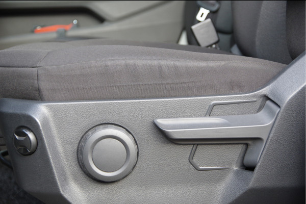 Volkswagen Crafter 35 2.0 TDI L3H3 140PK AUT. 3-ZITS, TREKHAAK, CAMERA, NAVI, CRUISE, AIRCO, NL AUTO, NAP