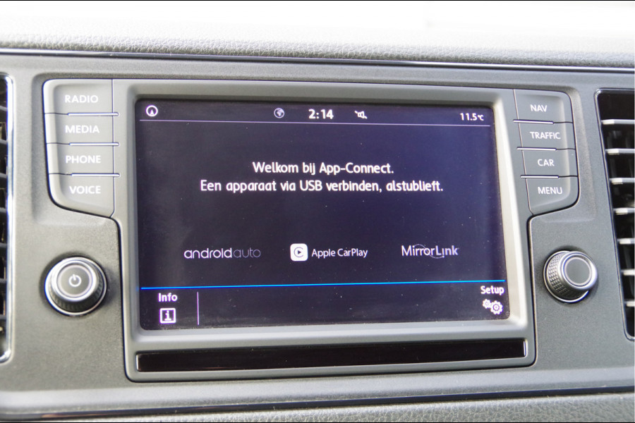 Volkswagen Crafter 35 2.0 TDI L3H3 140PK AUT. 3-ZITS, TREKHAAK, CAMERA, NAVI, CRUISE, AIRCO, NL AUTO, NAP