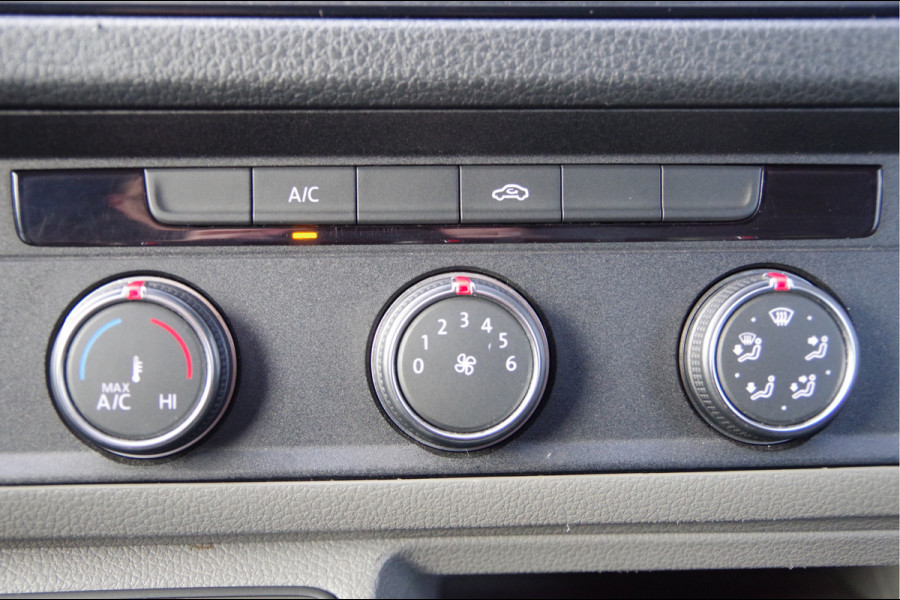 Volkswagen Crafter 35 2.0 TDI L3H3 140PK AUT. 3-ZITS, TREKHAAK, CAMERA, NAVI, CRUISE, AIRCO, NL AUTO, NAP