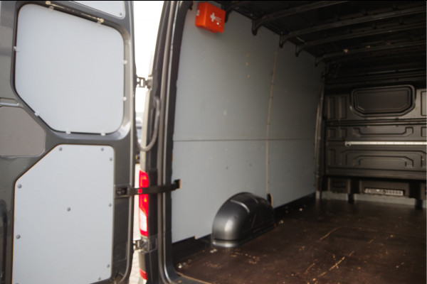 Volkswagen Crafter 35 2.0 TDI L3H3 140PK AUT. 3-ZITS, TREKHAAK, CAMERA, NAVI, CRUISE, AIRCO, NL AUTO, NAP