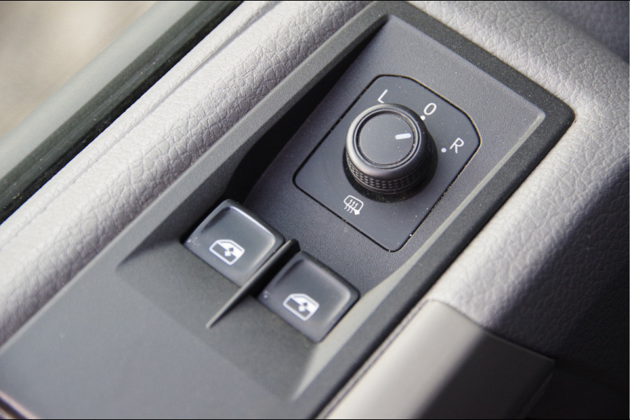 Volkswagen Crafter 35 2.0 TDI L3H3 140PK AUT. 3-ZITS, TREKHAAK, CAMERA, NAVI, CRUISE, AIRCO, NL AUTO, NAP