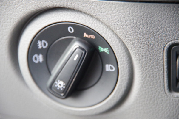 Volkswagen Crafter 35 2.0 TDI L3H3 140PK AUT. 3-ZITS, TREKHAAK, CAMERA, NAVI, CRUISE, AIRCO, NL AUTO, NAP