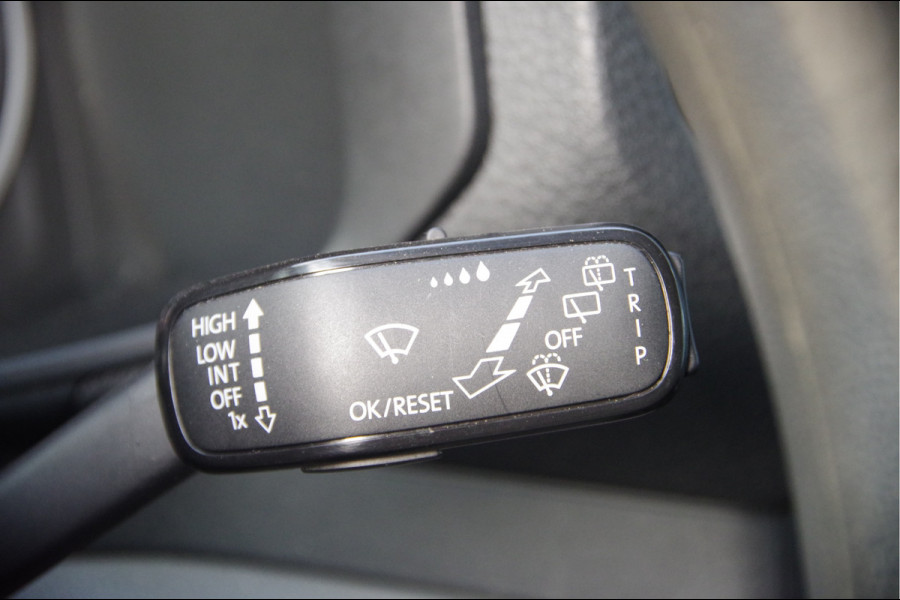 Volkswagen Crafter 35 2.0 TDI L3H3 140PK AUT. 3-ZITS, TREKHAAK, CAMERA, NAVI, CRUISE, AIRCO, NL AUTO, NAP