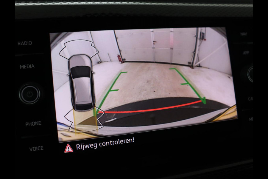 Volkswagen Taigo 1.0 TSI Life Business | Stoelverwarming | Trekhaak | Camera | Adaptive cruise | Navigatie | 17'' | Virtual Cockpit | Climate control | Bluetooth | Full LED | Parkeerhulp