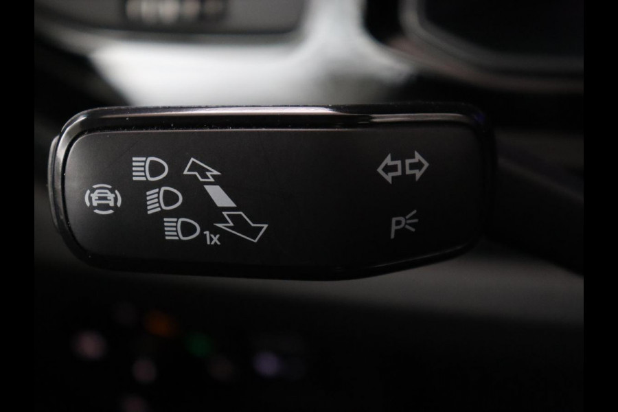 Volkswagen Taigo 1.0 TSI Life Business | Stoelverwarming | Trekhaak | Camera | Adaptive cruise | Navigatie | 17'' | Virtual Cockpit | Climate control | Bluetooth | Full LED | Parkeerhulp