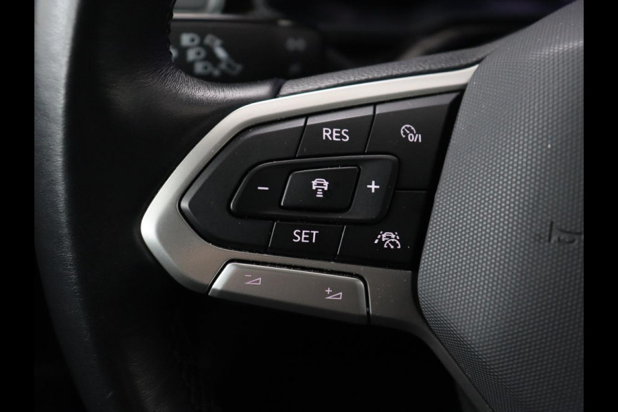 Volkswagen Taigo 1.0 TSI Life Business | Stoelverwarming | Trekhaak | Camera | Adaptive cruise | Navigatie | 17'' | Virtual Cockpit | Climate control | Bluetooth | Full LED | Parkeerhulp